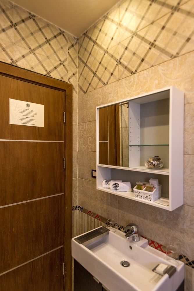 Arabella Residence Deluxe Twin Room 4