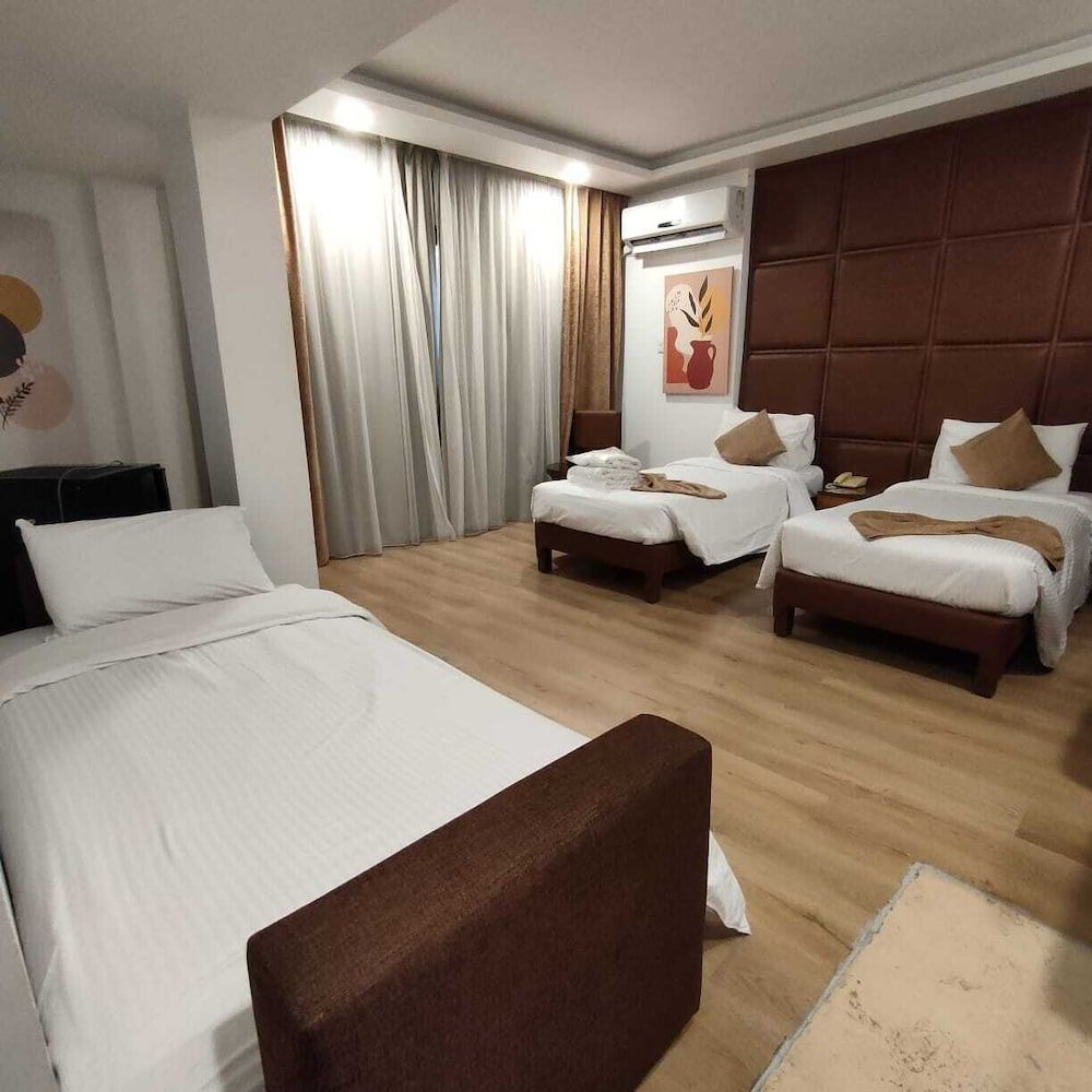 undefined Pearl Hotel 5