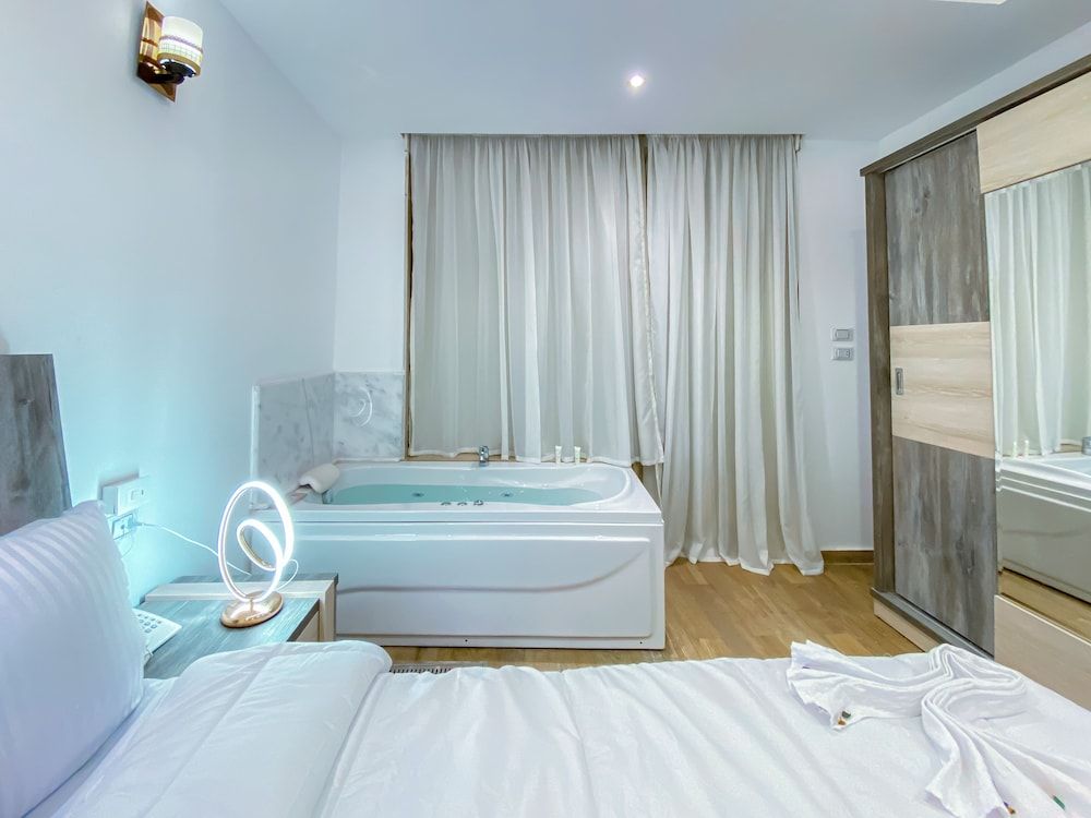 Best View Pyramids Hotel Deluxe King Suite With Pyramids View 2