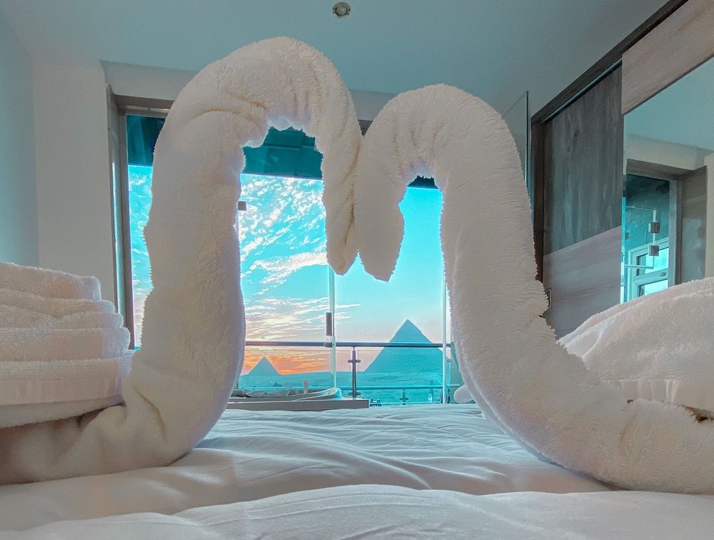 Best View Pyramids Hotel Deluxe King Suite With Pyramids View 4