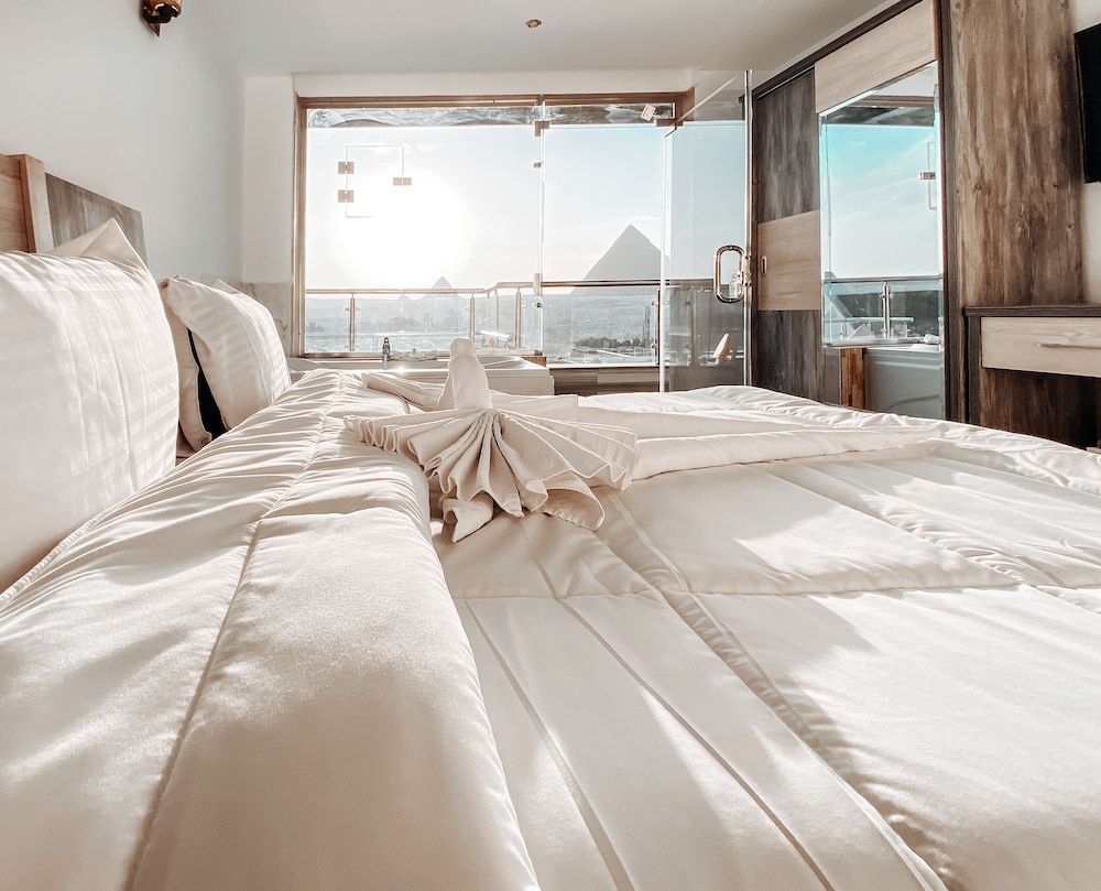 Best View Pyramids Hotel Deluxe King Suite With Pyramids View 9