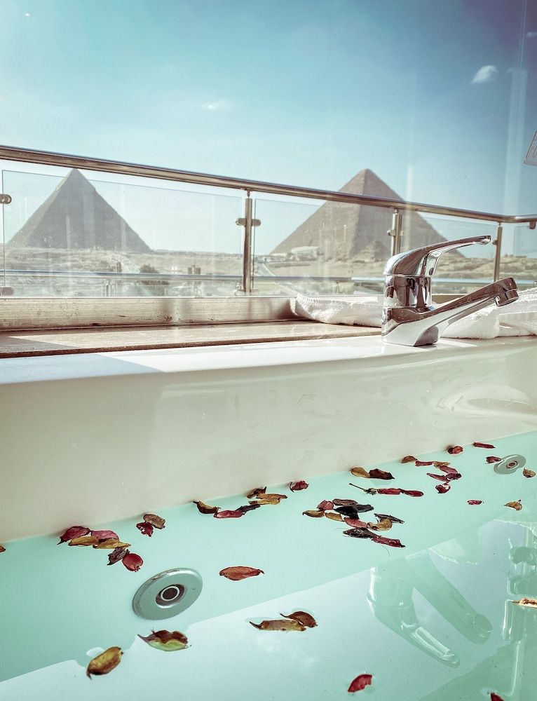 Best View Pyramids Hotel Deluxe King Suite With Pyramids View 15