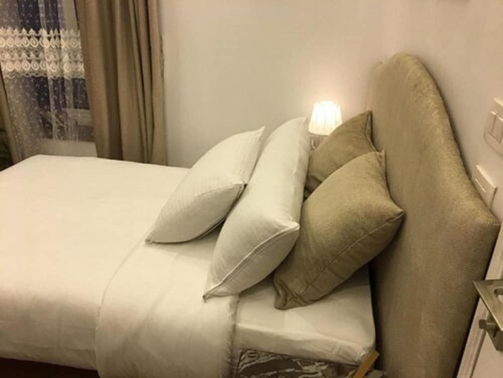 undefined Paris Hotel 4