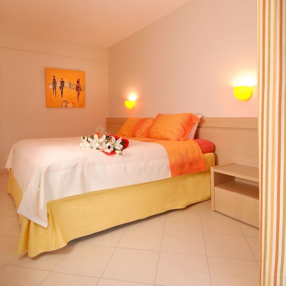 Meteora Hotel Triple Room, Garden View 6