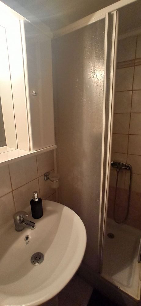 Windy Place Basic Triple Room 3