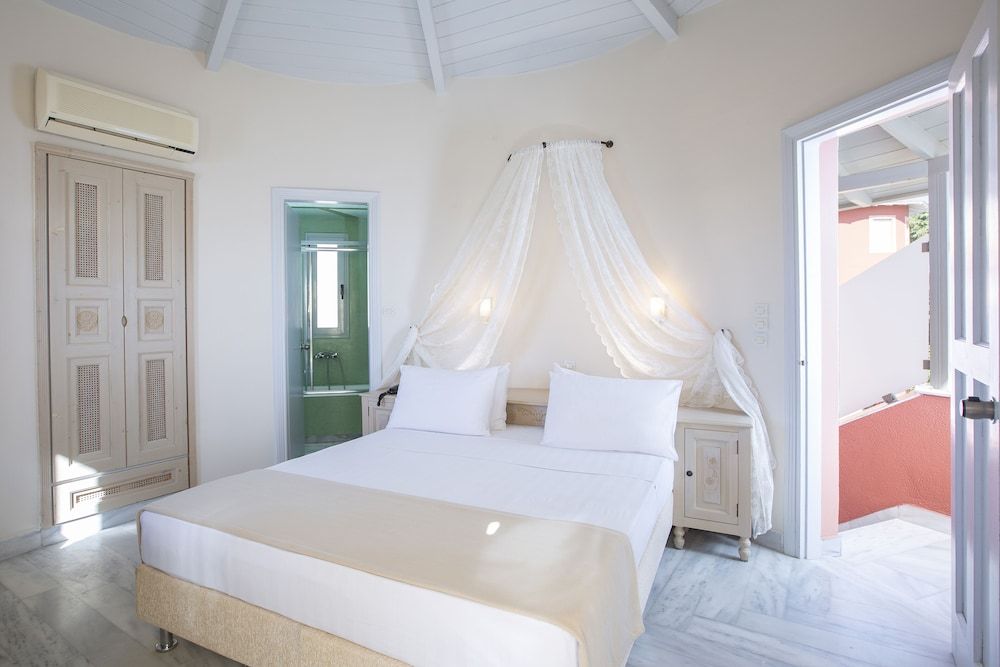 Red Tower 2-bedroom Suite Sea View