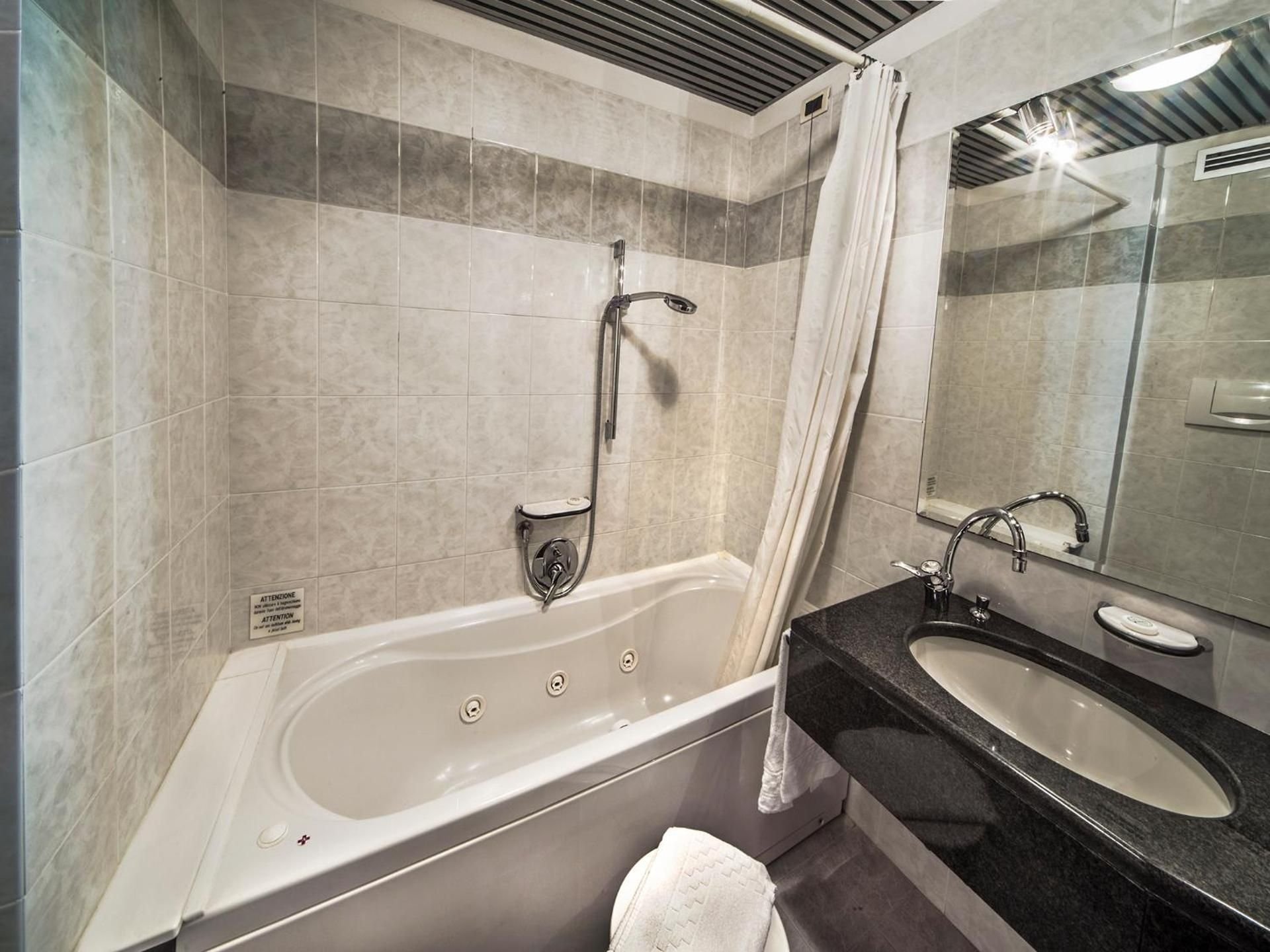 Hotel Valdarno Twin Room 3