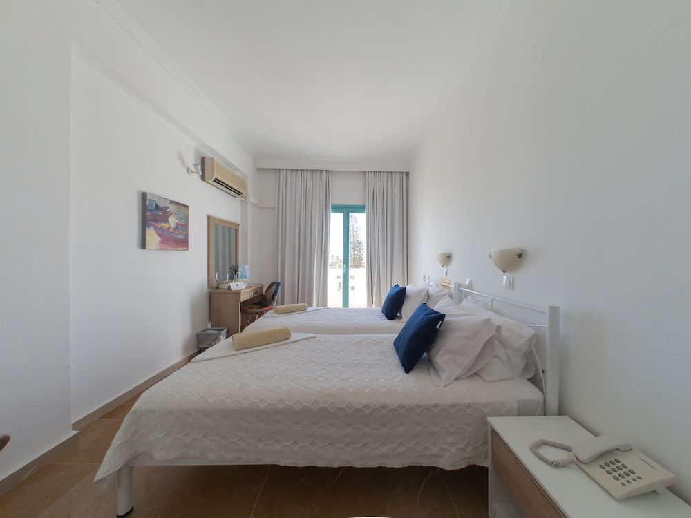 Standard Twin Room, Partial Sea View