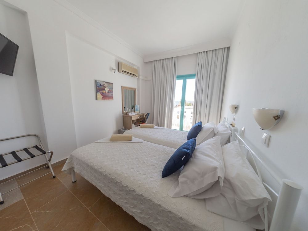 Standard Twin Room, Partial Sea View