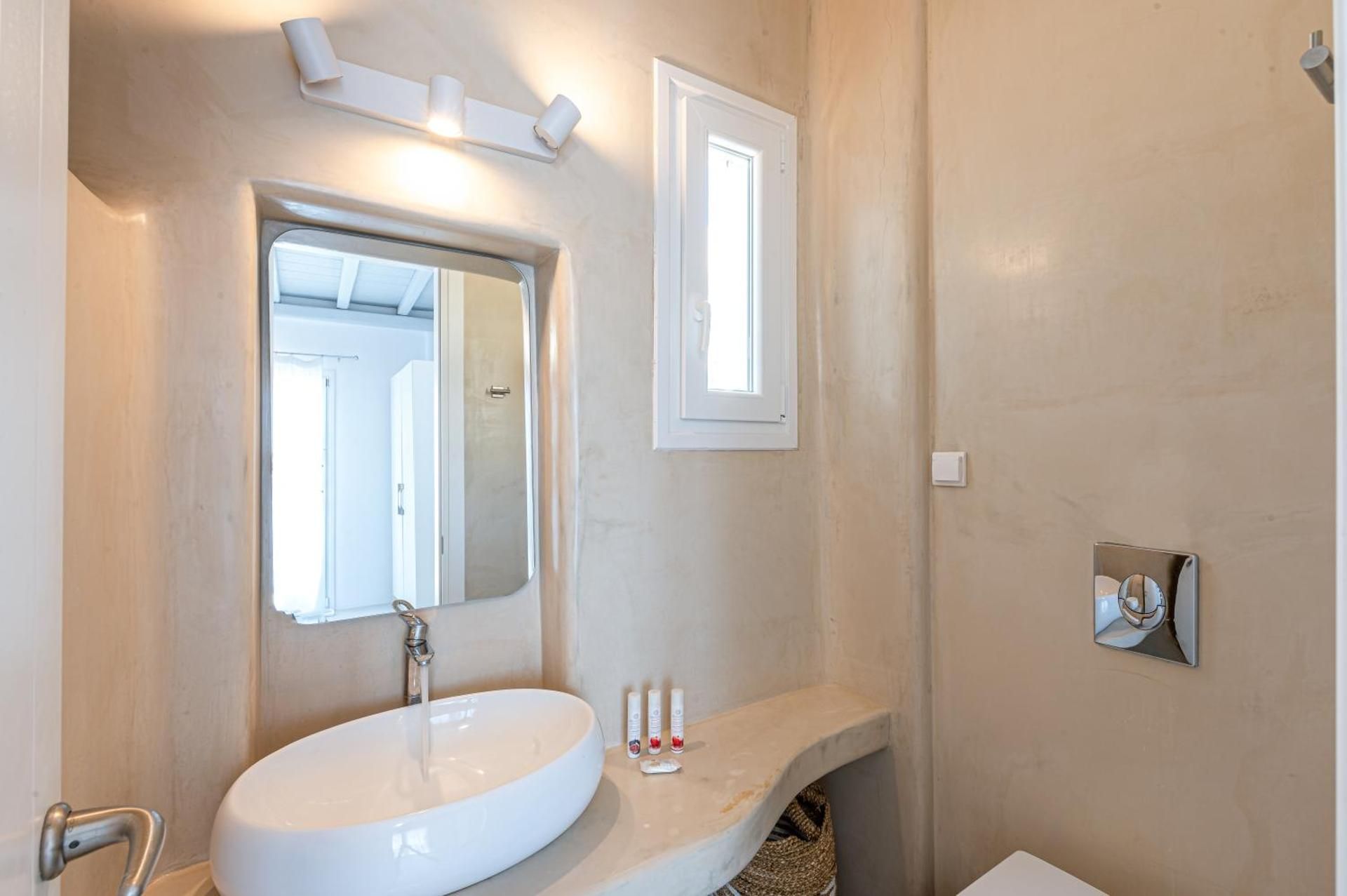 Villa III with private heated pool   