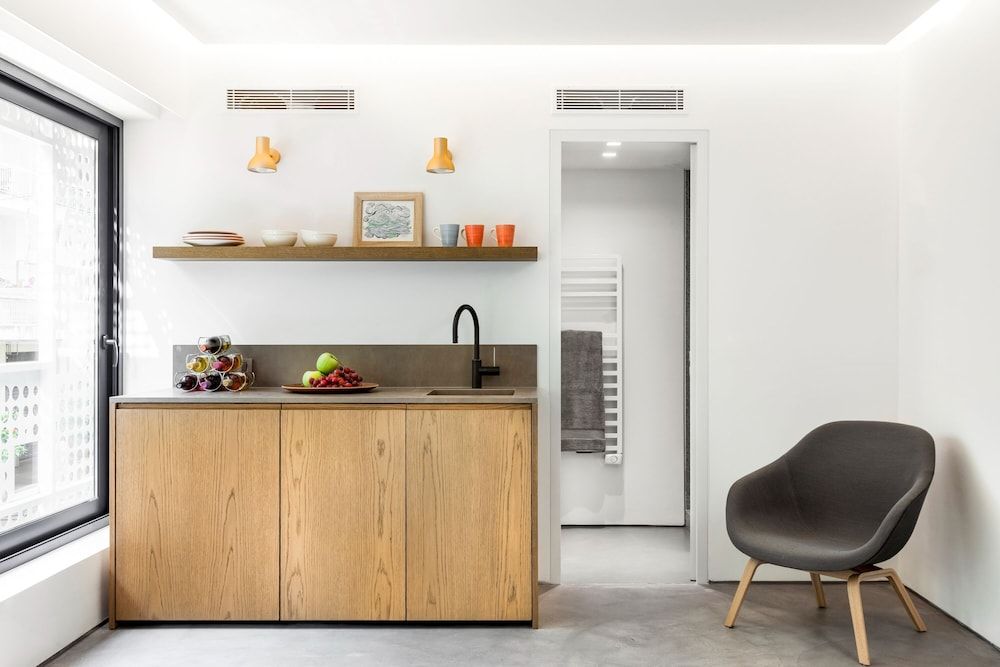 Urban Stripes Athens Street View Studio 8