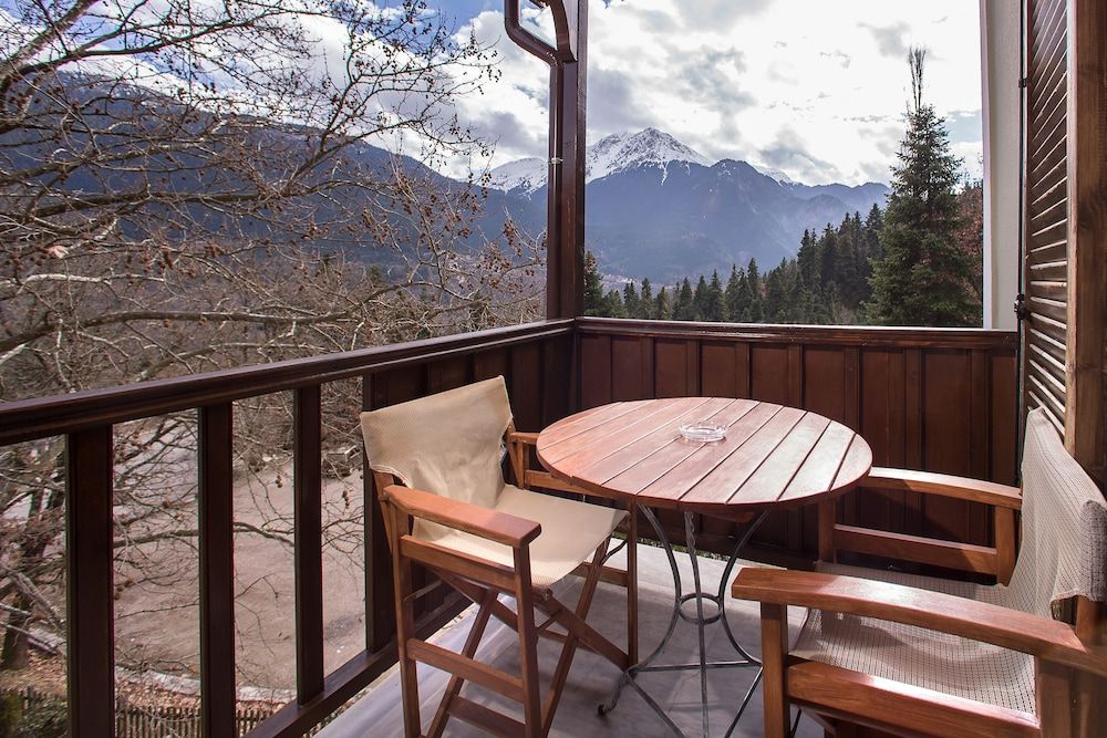 Suite, Fireplace, Mountain View
