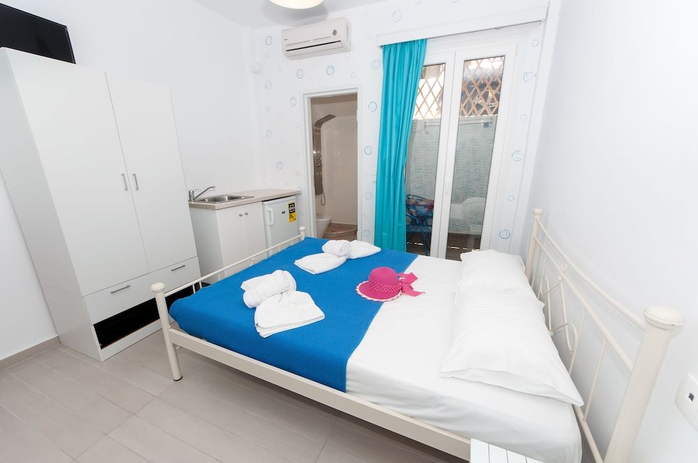 Economy Studio, Multiple Beds (Semi Basement)