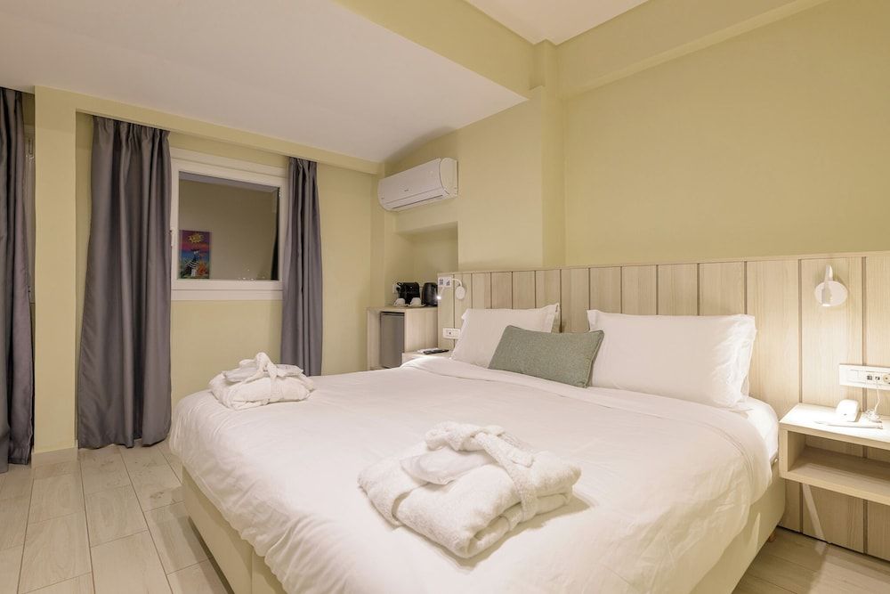 Basic Double Room, 1 Double Bed, Partial Sea View