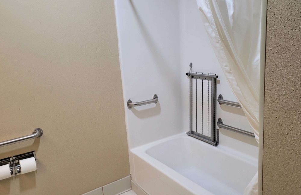 Best Western Plus Mishawaka Inn Standard Room, 2 Queen Beds, Accessible, Non Smoking 4