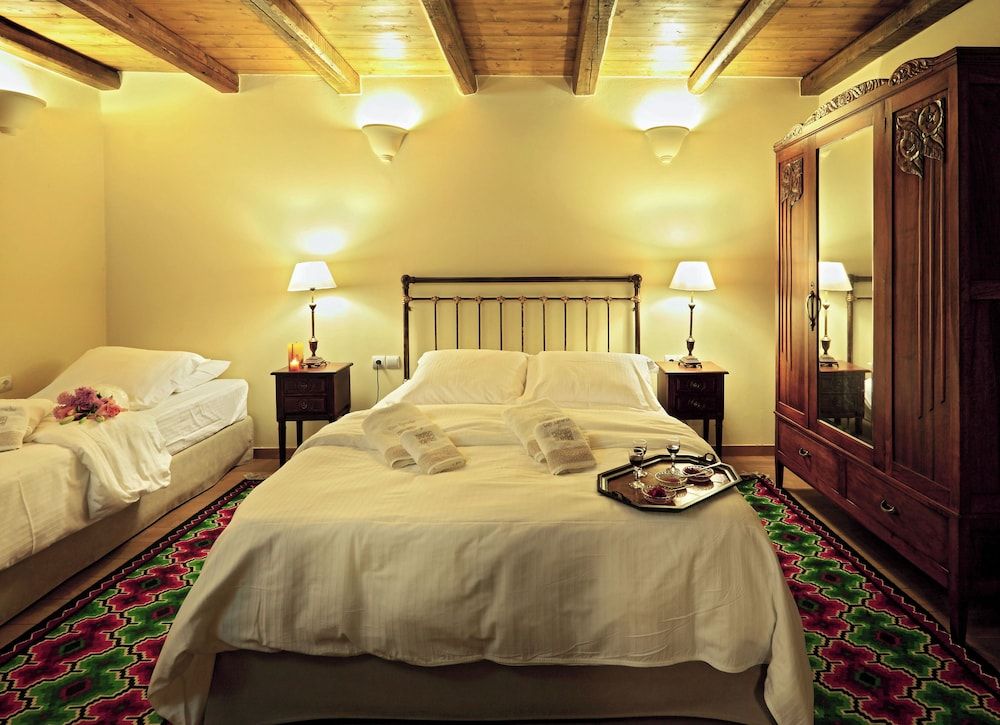 Archontiko Chioti Standard Triple Room Semi Basement 2