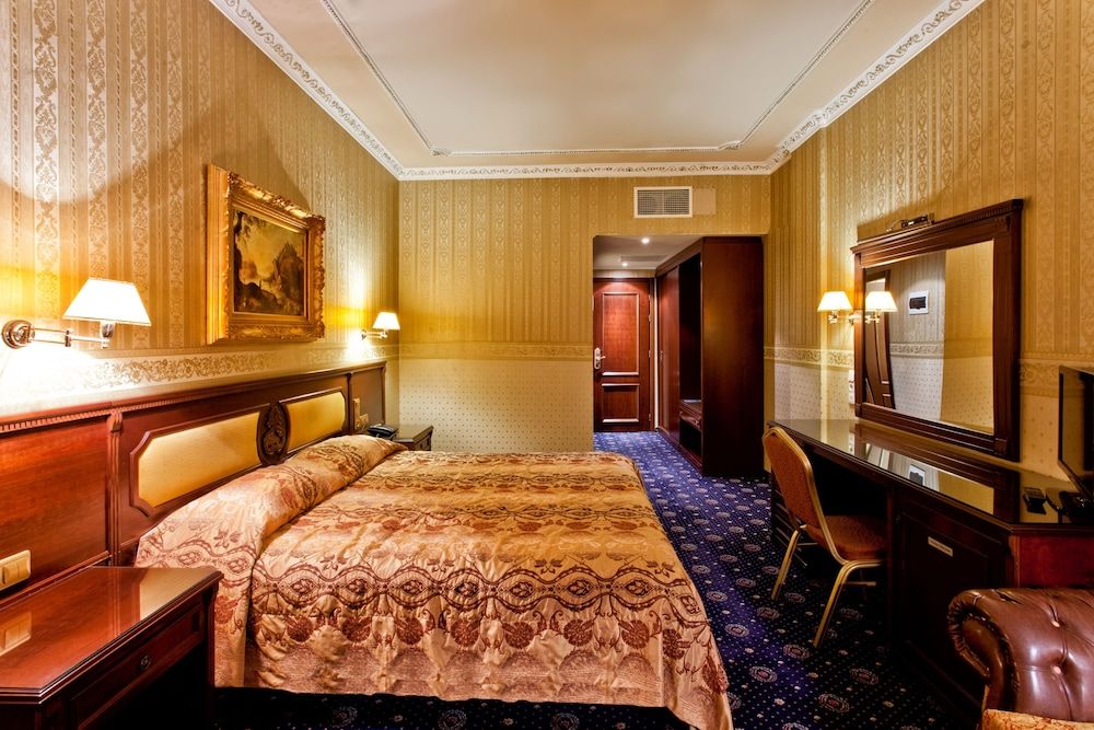 Kouros Hotel Junior Suite 4