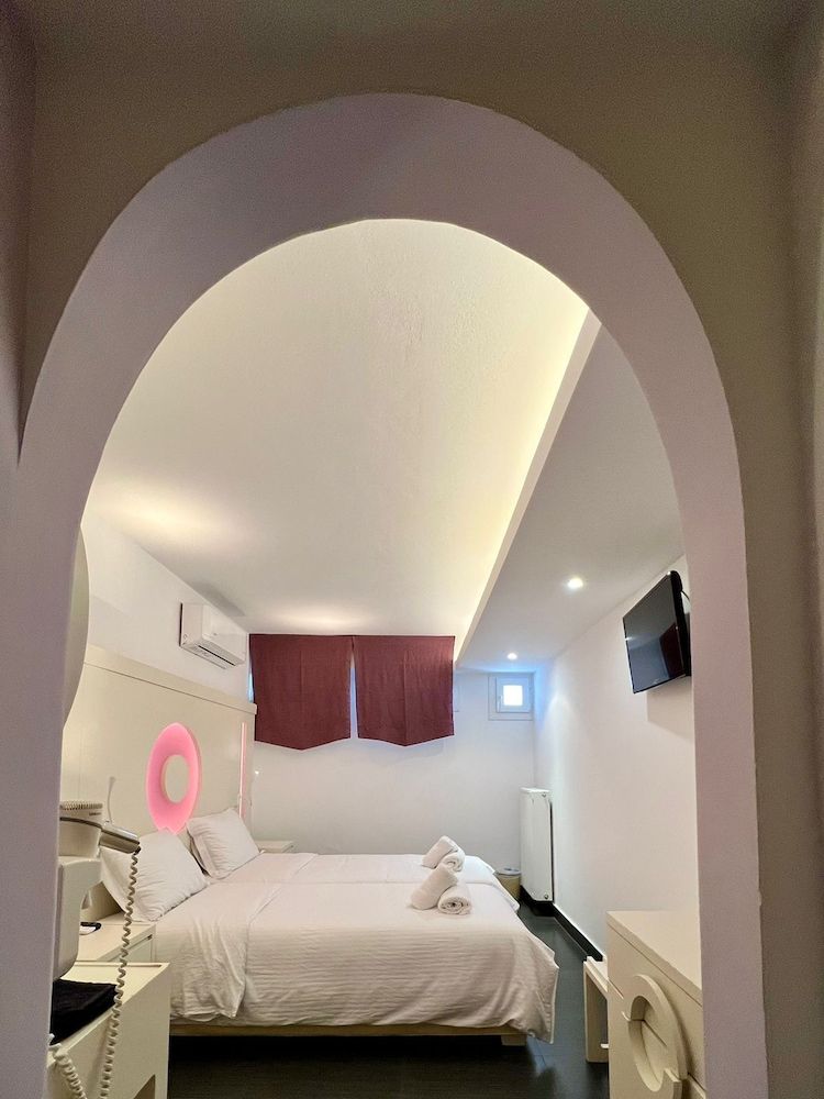 Matogianni Hotel Economy Room (Semi-Basement) 5