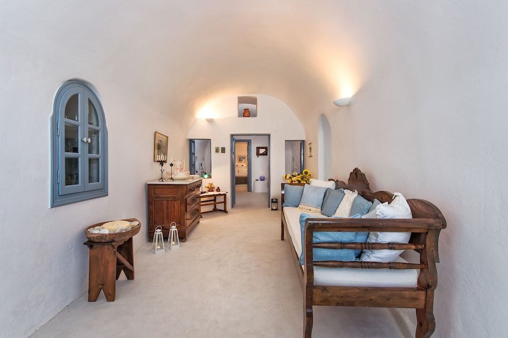 Skala Cave by Thireon Traditional House, 2 Bedrooms, Jetted Tub 12