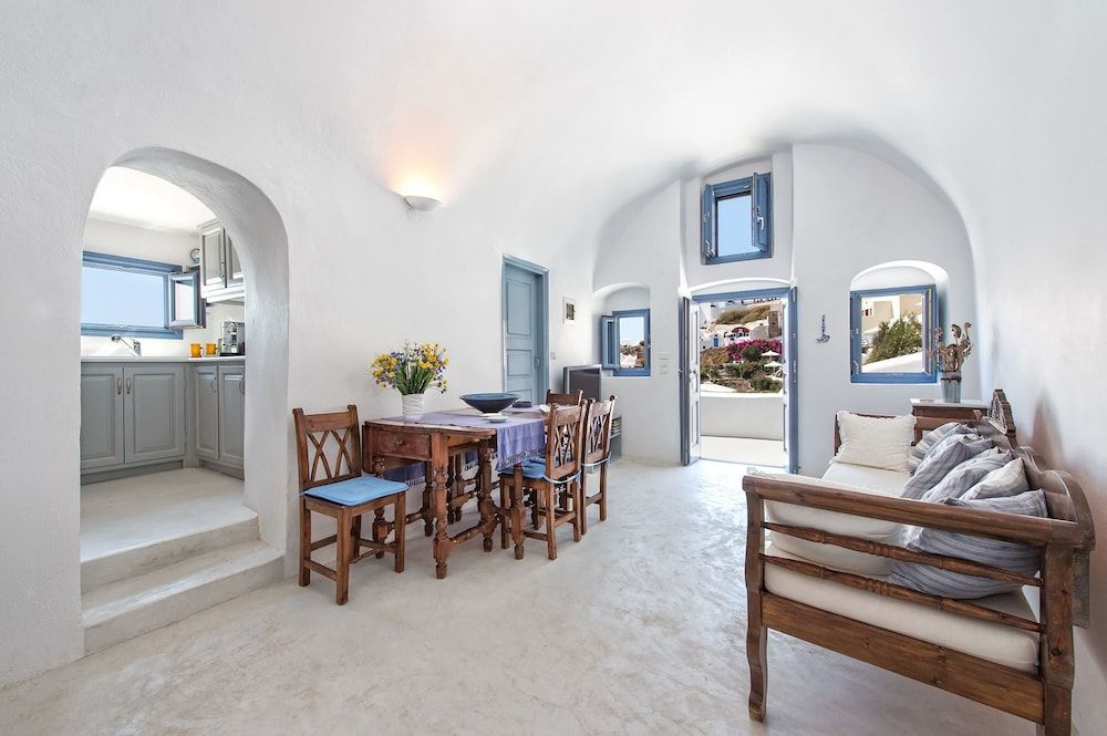 Skala Cave by Thireon Traditional House, 2 Bedrooms, Jetted Tub 7