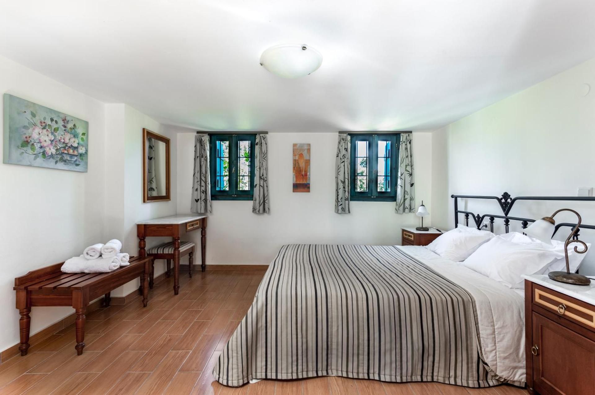 Three-Bedroom Apartment with Shared Pool-Split Level