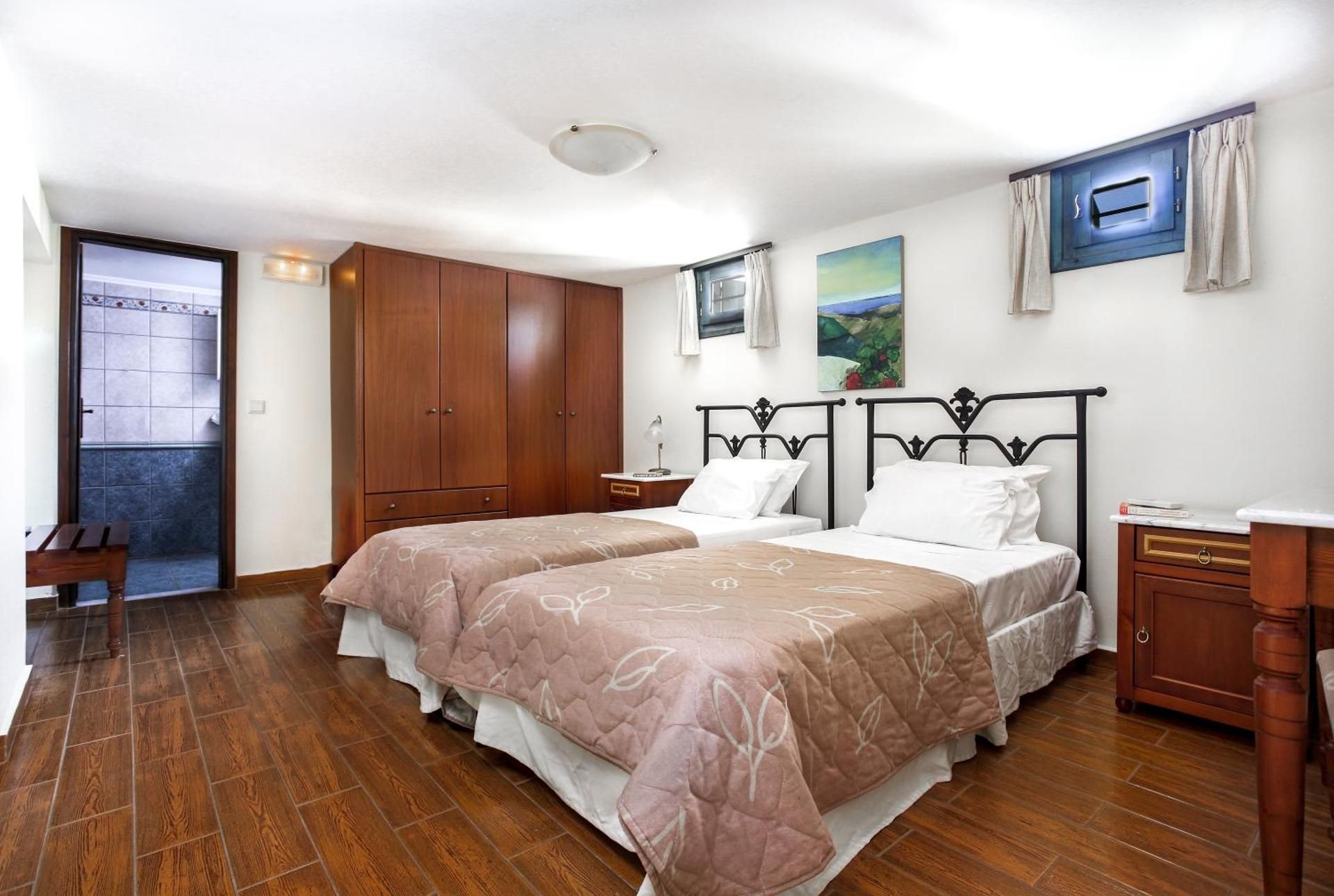 Two-Bedroom Apartment with Shared Pool-Split Level