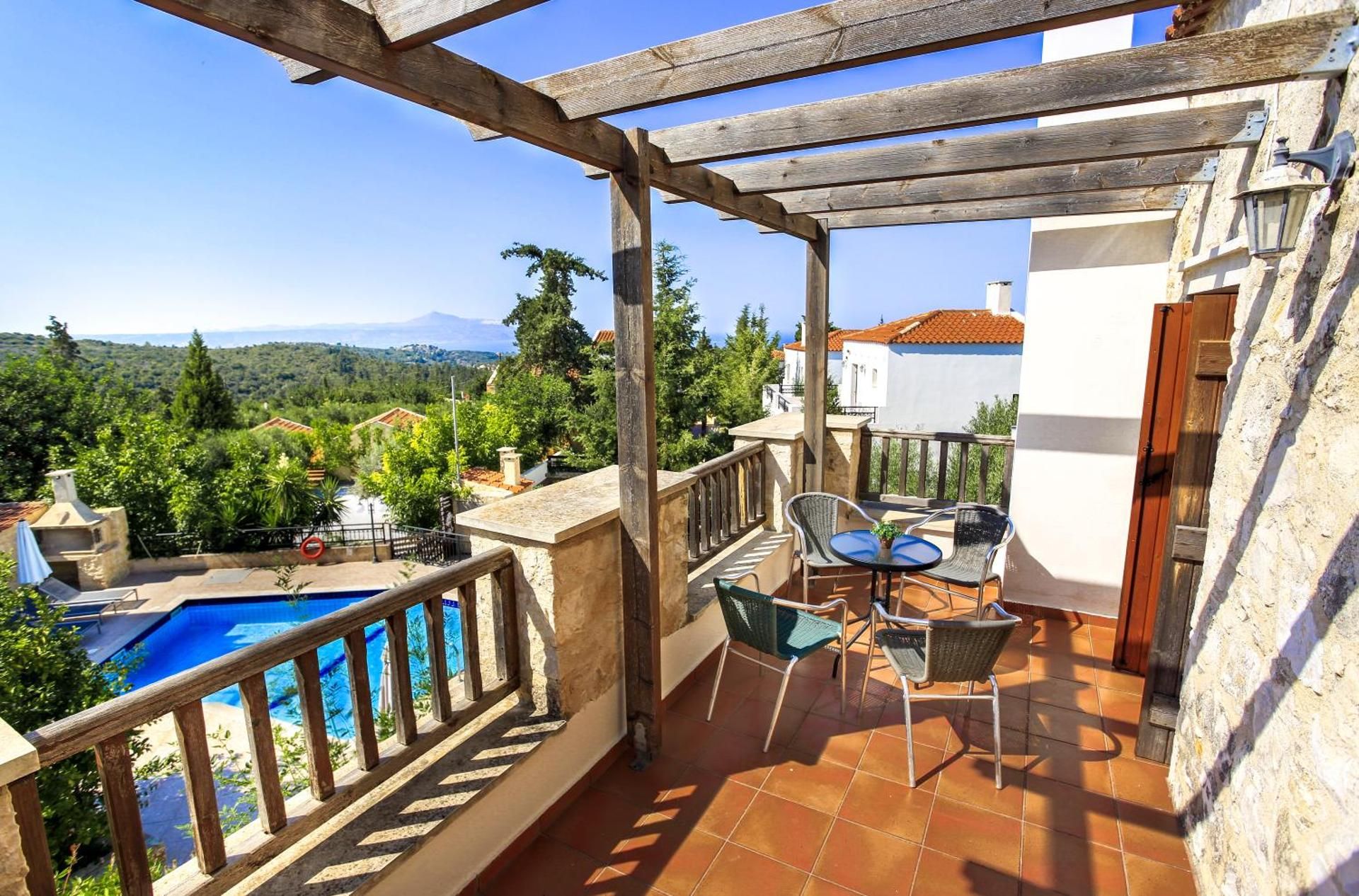 Semi-detached Two-Bedroom Villa with Shared Pool-Split Level