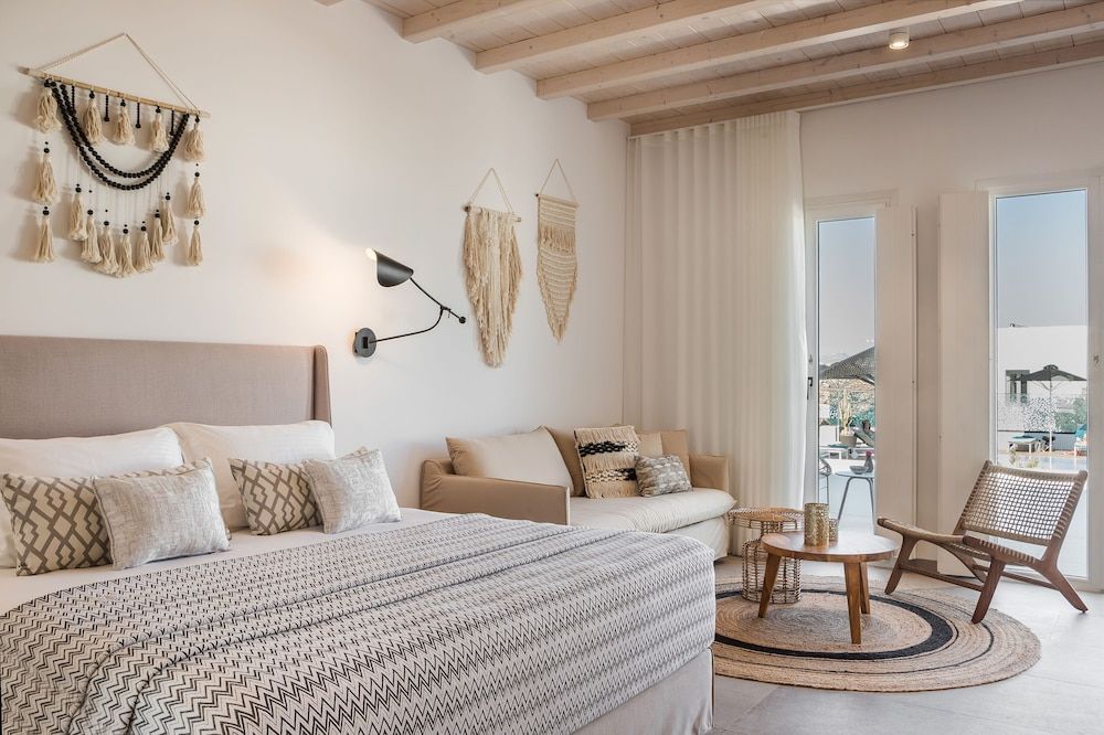 Studio Suite with Terrace and Pool view