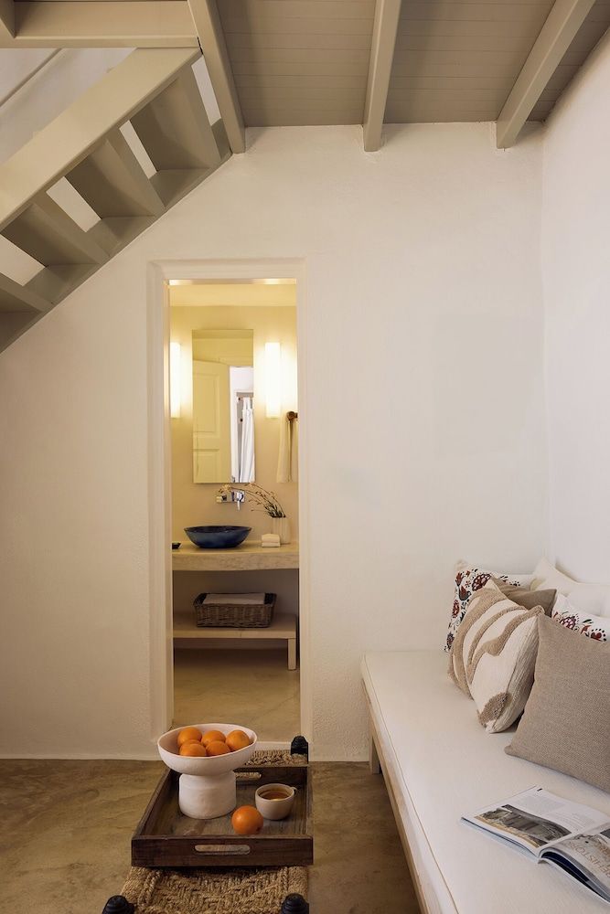 Iconic Santorini by Sandglass Room, Sea View (Loft) 4