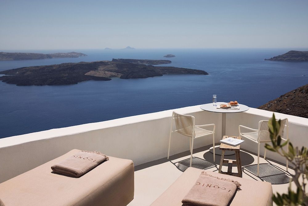 Iconic Santorini by Sandglass Room, Sea View (Loft) 3