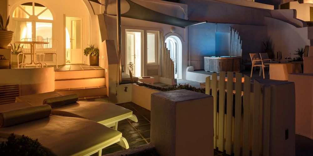 Zenith Blue Traditional Houses Cave 2 Bedroom Apartment with Hot Tub (Caldera View) 18