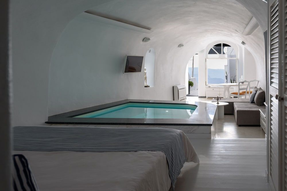 Zenith Blue Traditional Houses Honeymoon Cave Suite with 2 Hot Tubs (Caldera View) 15