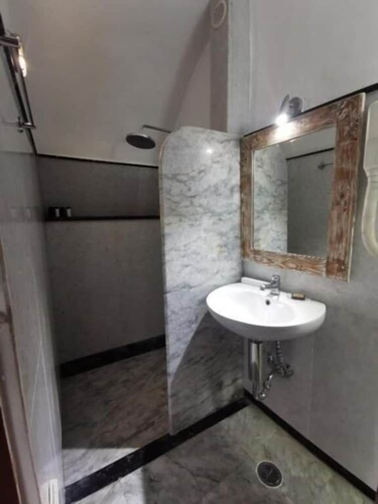 Zenith Blue Traditional Houses Cave 2 Bedroom Apartment with Hot Tub (Caldera View) 14