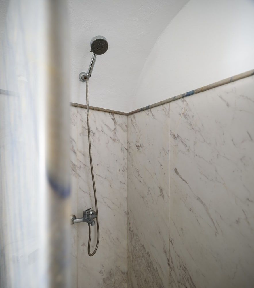 Zenith Blue Traditional Houses Honeymoon Cave Suite with 2 Hot Tubs (Caldera View) 14