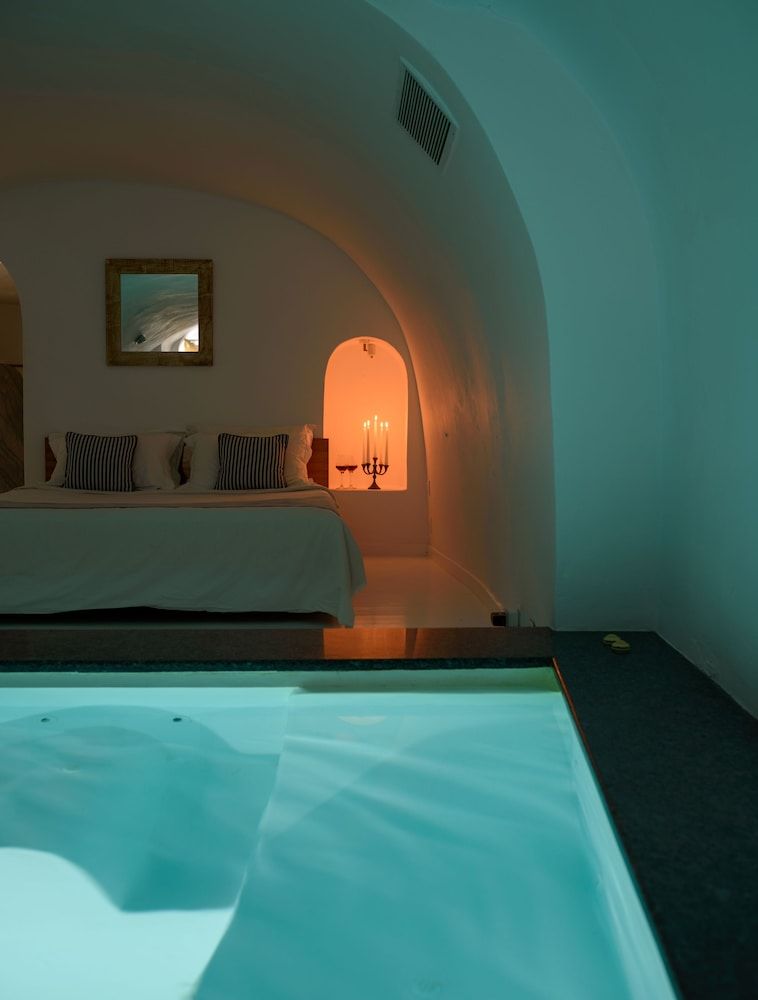 Zenith Blue Traditional Houses Honeymoon Cave Suite with 2 Hot Tubs (Caldera View) 17