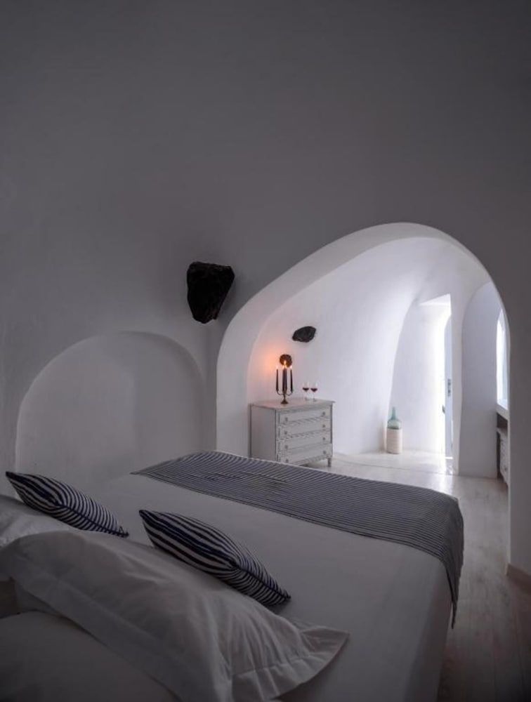 Zenith Blue Traditional Houses Cave 2 Bedroom Apartment with Hot Tub (Caldera View) 7