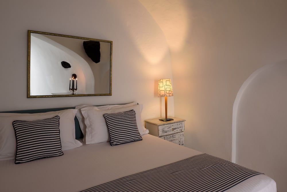 Zenith Blue Traditional Houses Cave 2 Bedroom Apartment with Hot Tub (Caldera View) 4