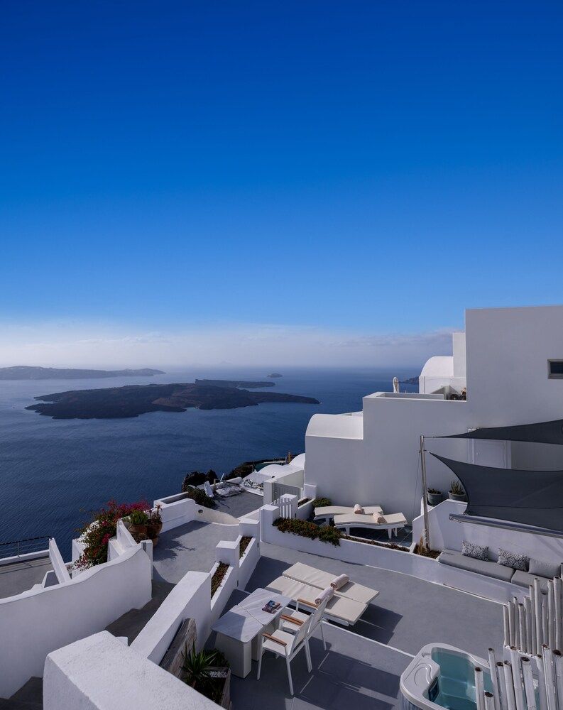 Zenith Blue Traditional Houses Honeymoon Cave Suite with 2 Hot Tubs (Caldera View) 11