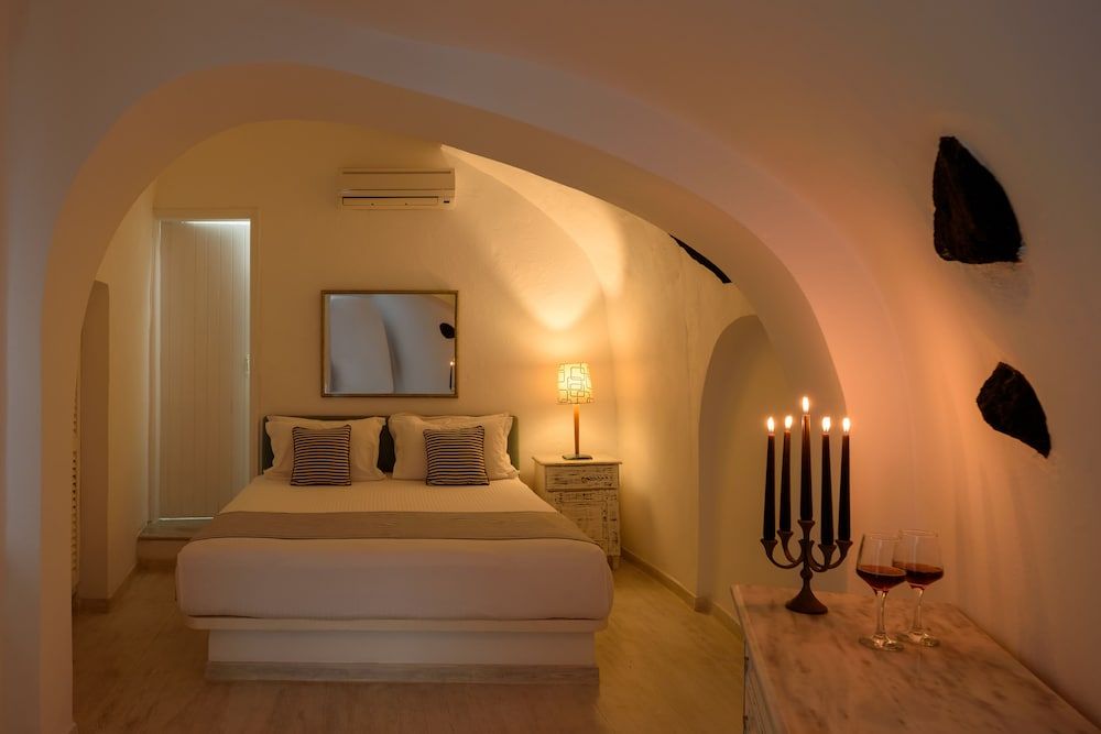 Zenith Blue Traditional Houses Cave 2 Bedroom Apartment with Hot Tub (Caldera View) 3