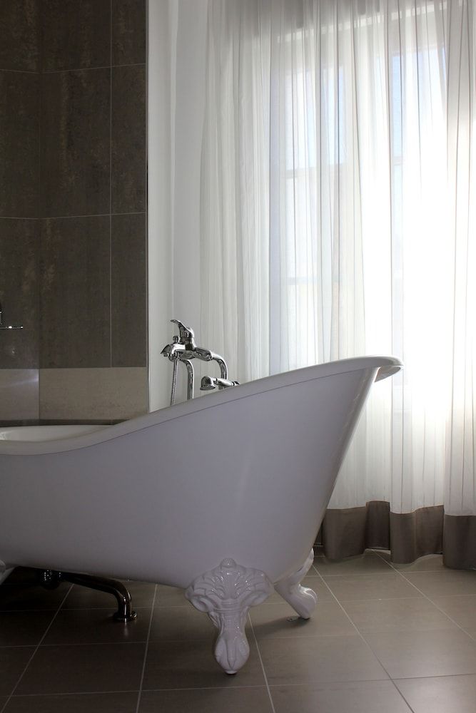 Hotel Metropolis Deluxe Double Room 16