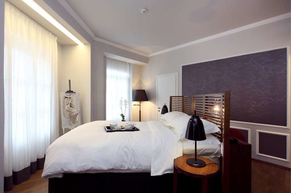 Hotel Metropolis Deluxe Double Room 8