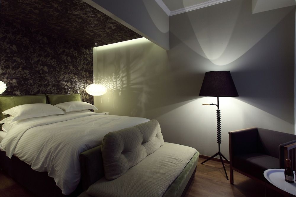 Hotel Metropolis Deluxe Double Room 9