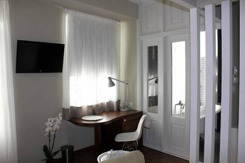 Hotel Metropolis Deluxe Double Room 22