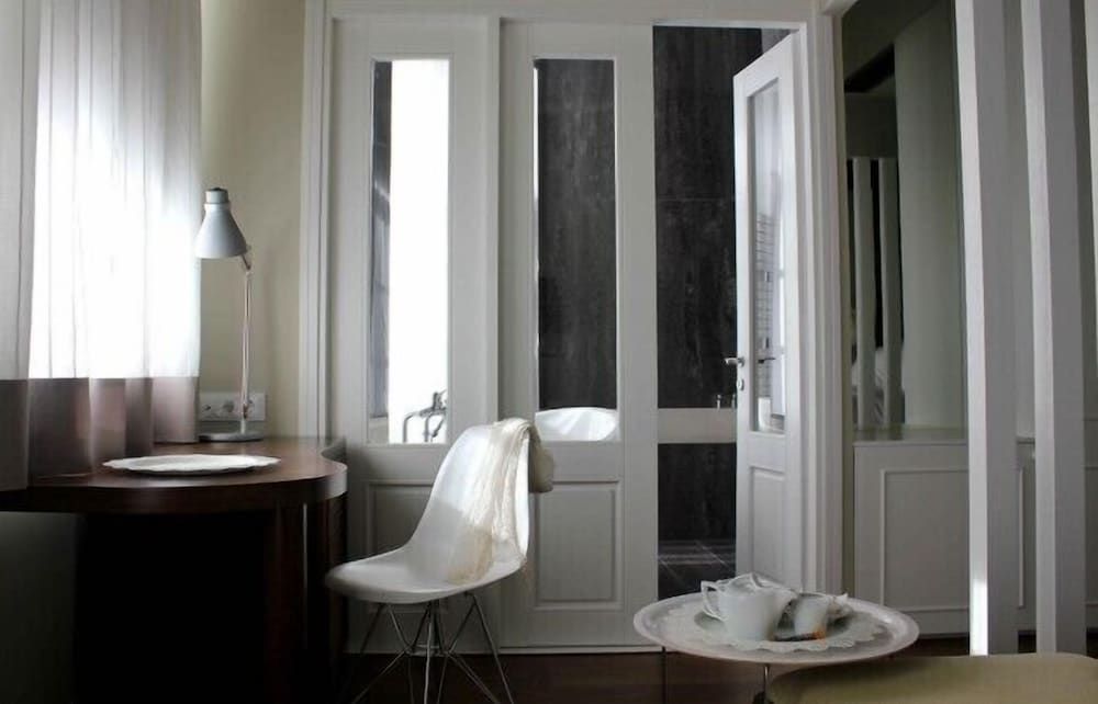 Hotel Metropolis Deluxe Double Room 21