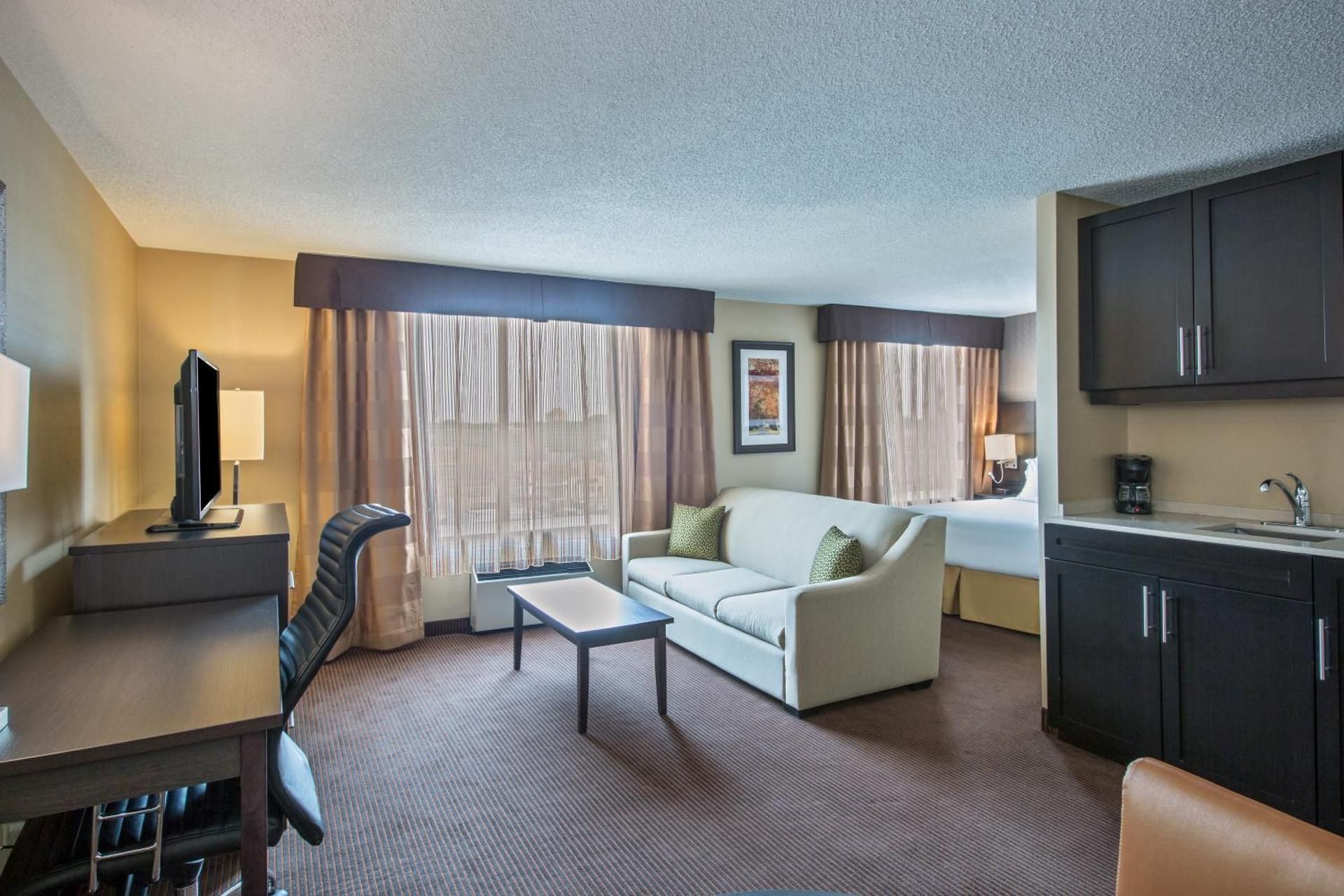 1 Queen Bed, Suite, Nonsmoking