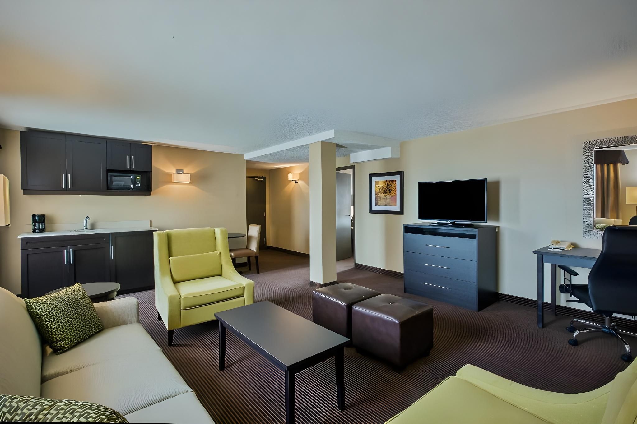 1 Queen Bed, Suite, Nonsmoking