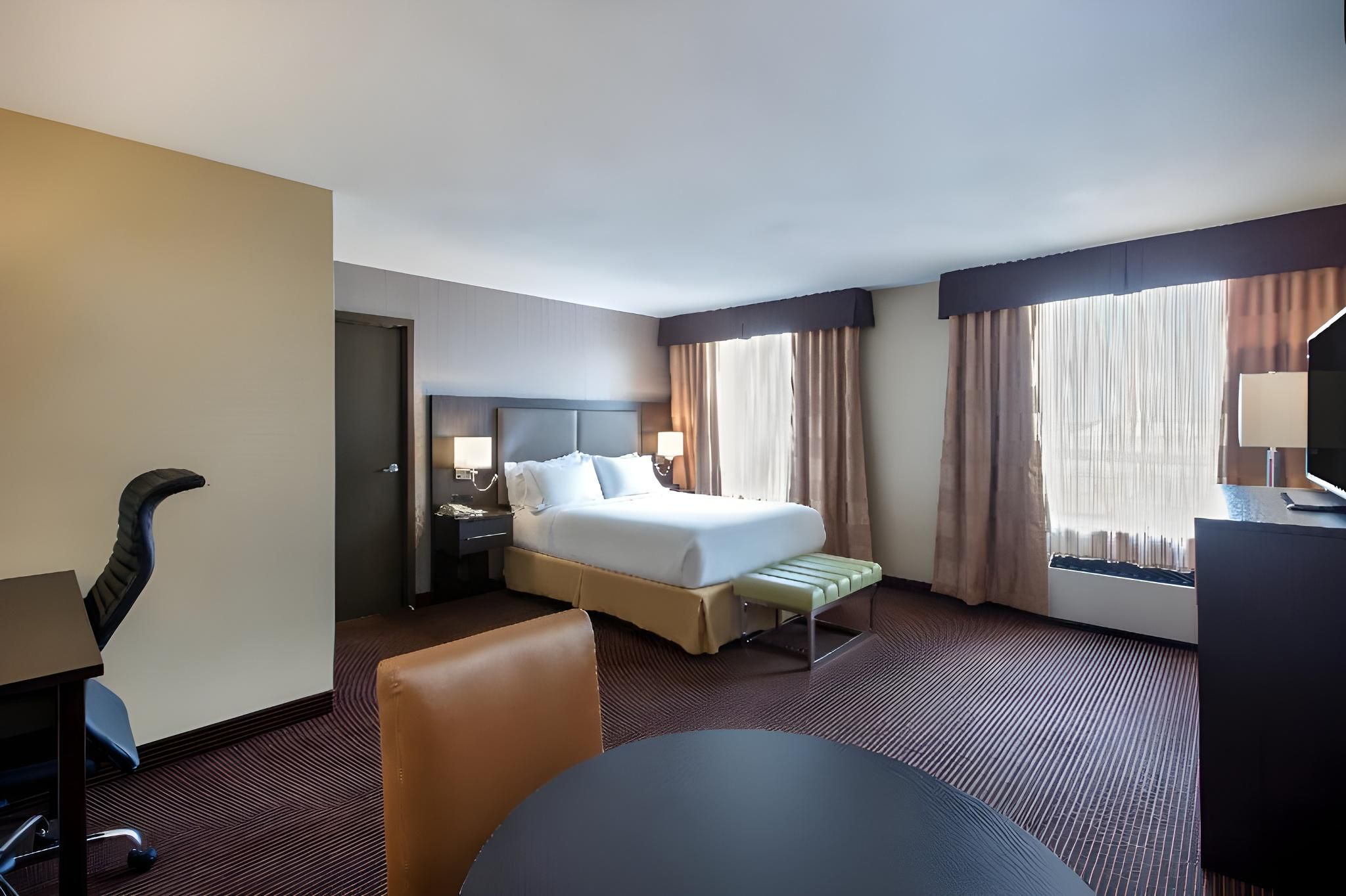 1 King Bed, Nonsmoking