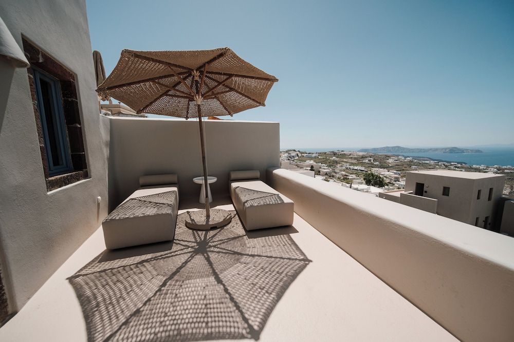 undefined Luna Santorini Suites 9