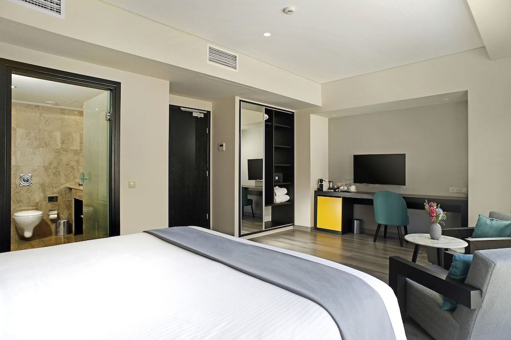 undefined Lozenge Hotel 6