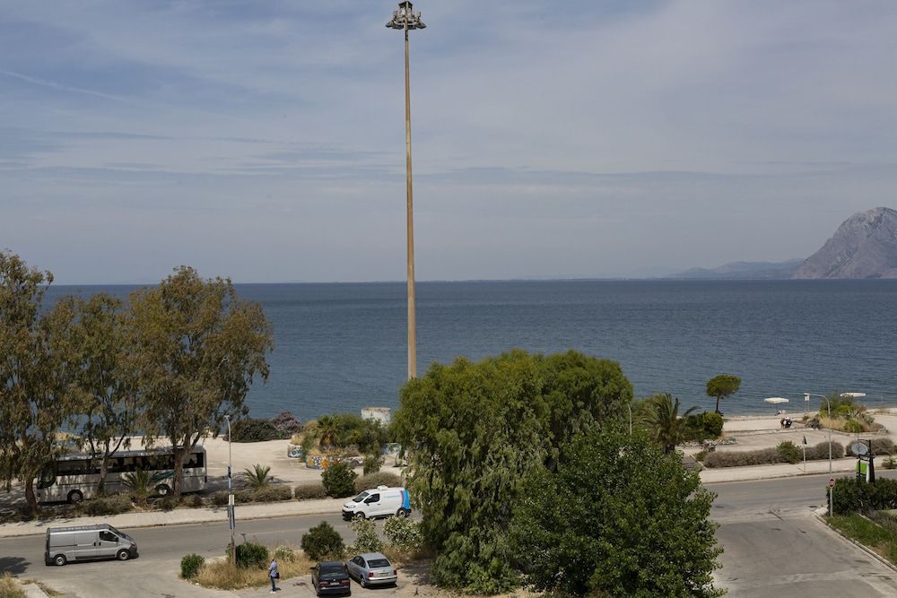 Delfini Hotel Triple Room, Sea View 8